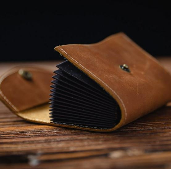 亀登鞄製作所 クレカケース ブルー